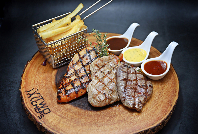 TWO CHEFS Bar & Grill 