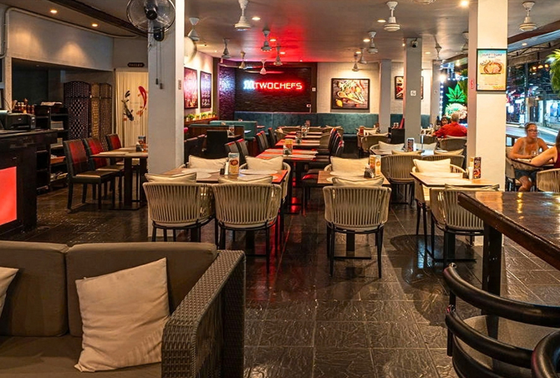 TWO CHEFS Bar & Grill 