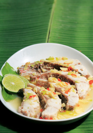 Red snapper with lemon sauce