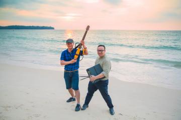 Live entertainment on the beach!