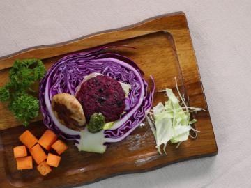 Beet burger and chips