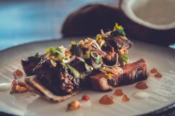 Nuea Kim Sot-Salted beef ribs braised in coconut cream accompanied with fresh mint, coriander and lemongrass2