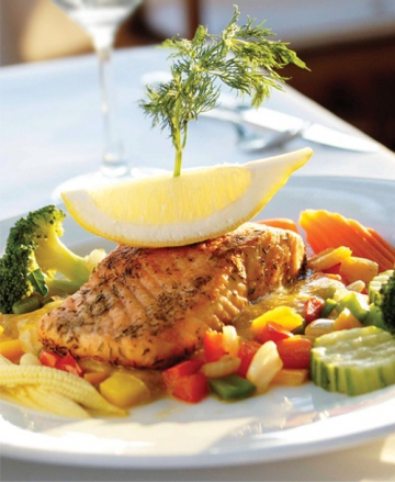 Fish filet & vegetables for a light refreshing lunch