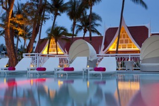 Pool & chaise lounges