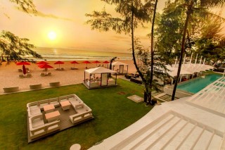 Beachside seating & relaxation