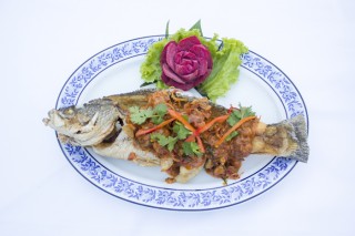 Pla krapong tom yom haeng (see the recipe!)