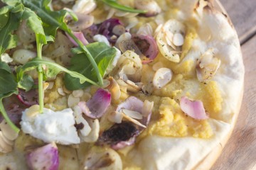 Caramelised onion goats cheese sourdough pizza