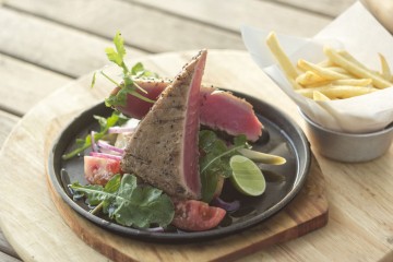 Black peppered tuna steak