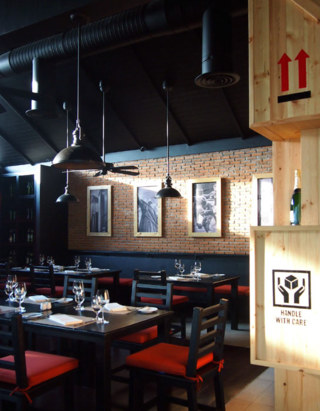 An ideal setting to enjoy flame-grilled prime cuts of delicious meats and seafood.