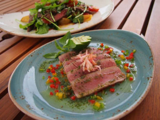 Tuna slices in vinaigrette