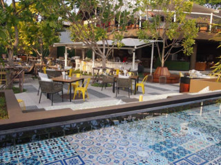 MINT's outdoor lounge & bar