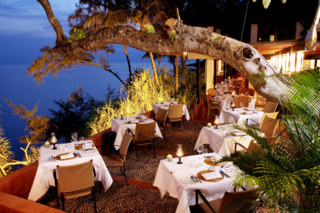 Outdoor dining  under the stars @ Mom Tri’s Kitchen