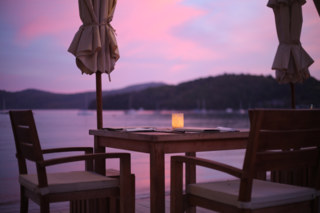 Sunset cocktails & dining